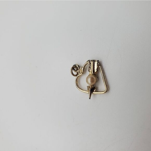 Arrow faux pearl delicate heart necklace pendant dainty and‎ feminine - Picture 1 of 2